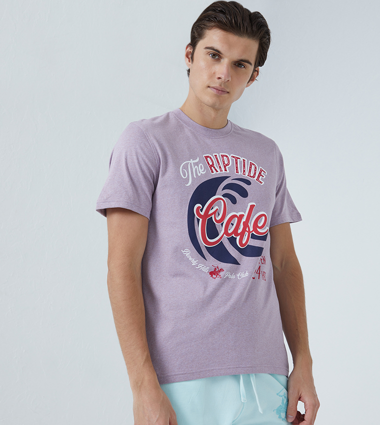 تي شيرت باللون البنفسجي