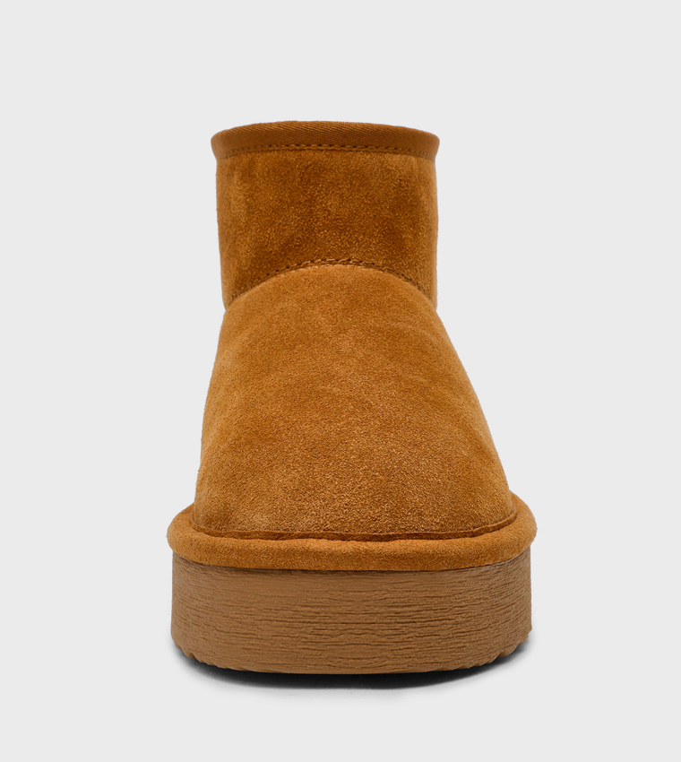 بوت قصير بمقدمة مستديرة