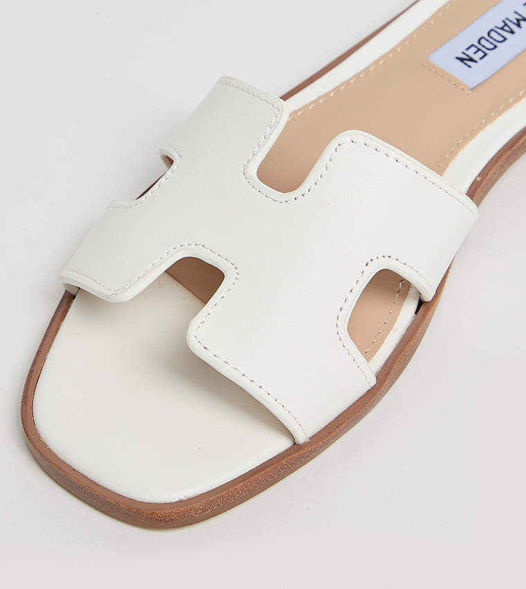 ستيف مادن  الصنادل المسطحة - أبيض Flat Sandals