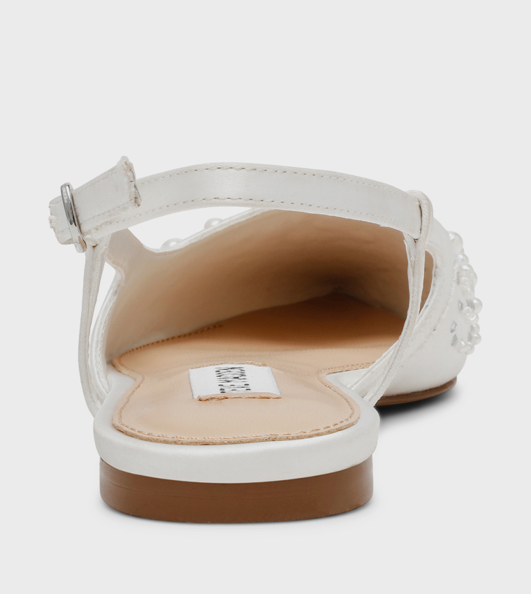 حذاء مزخرف بحزام خلفي 