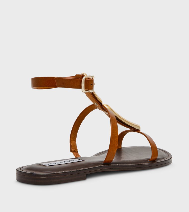 صندل فلات بإكسسوار معدني