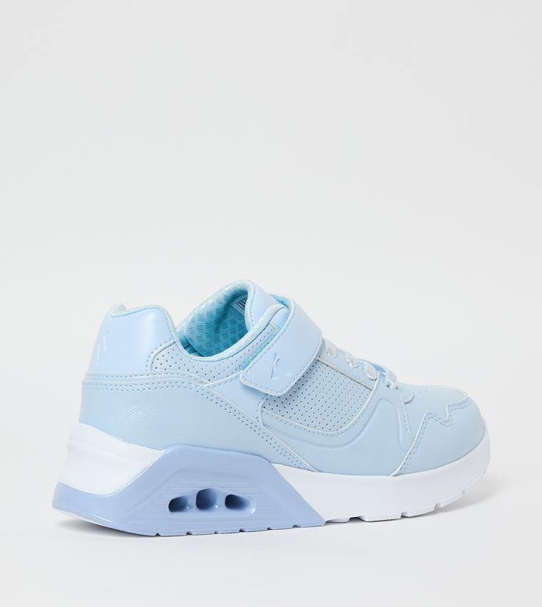 حذاء رياضي بشريط فيلكرو بنقشة