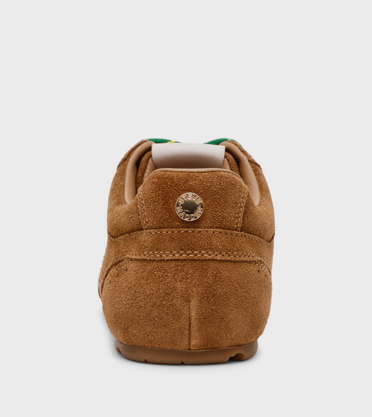 سنيكرز برقبة قصيرة 