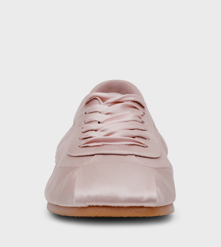 ARTISTE Lace-Up Sneakers