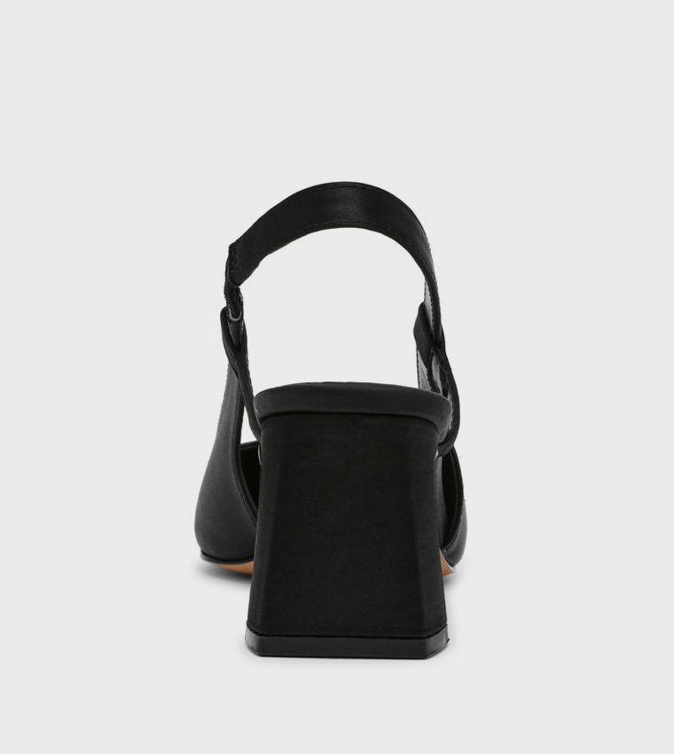 حذاء كعب بحزام خلفي 