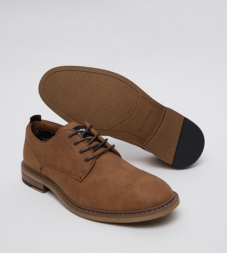 حذاء رسمي برباط 