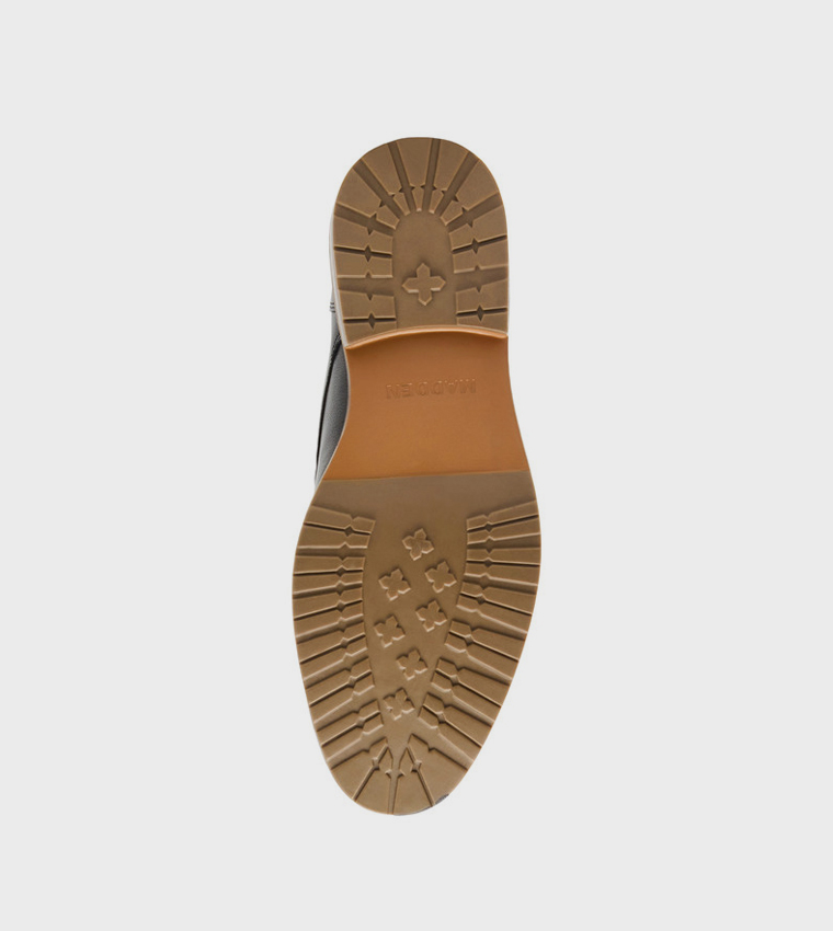 حذاء رسمي برباط 