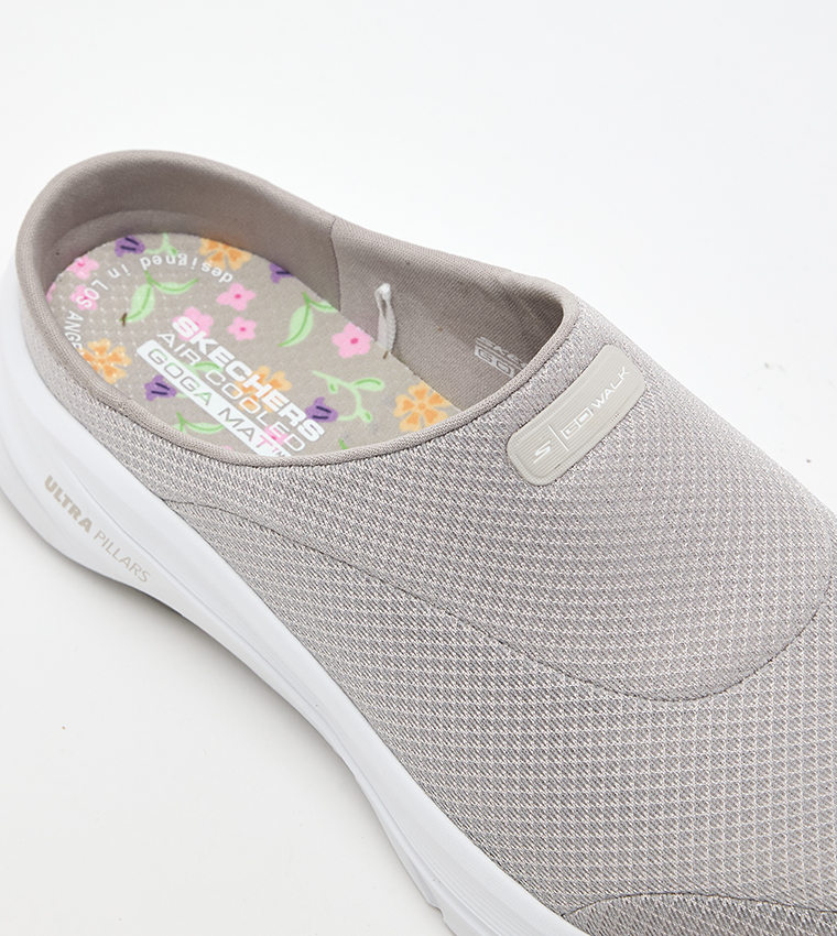 GO WALK 8 Logo Detail Slip-On Shoes