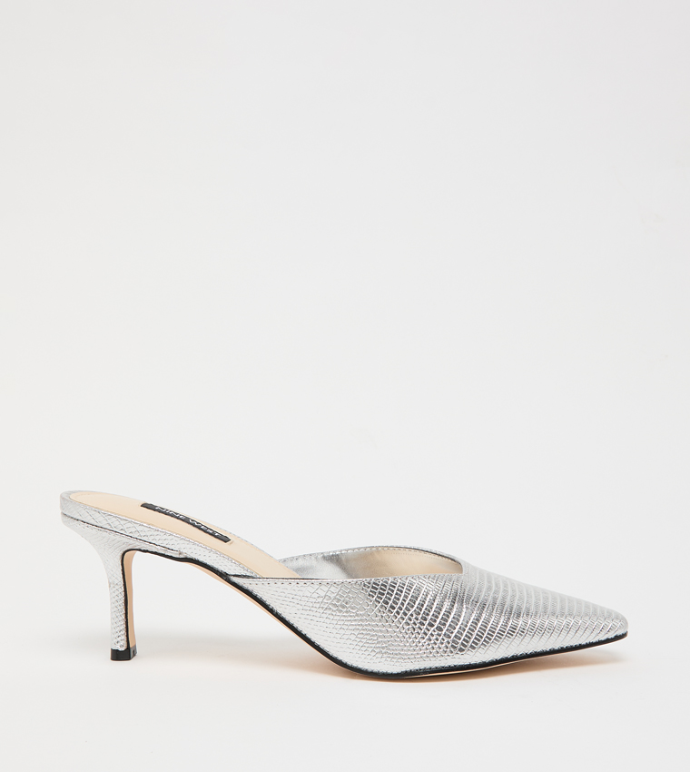 حذاء كامينلا بمقدمة مدببة 