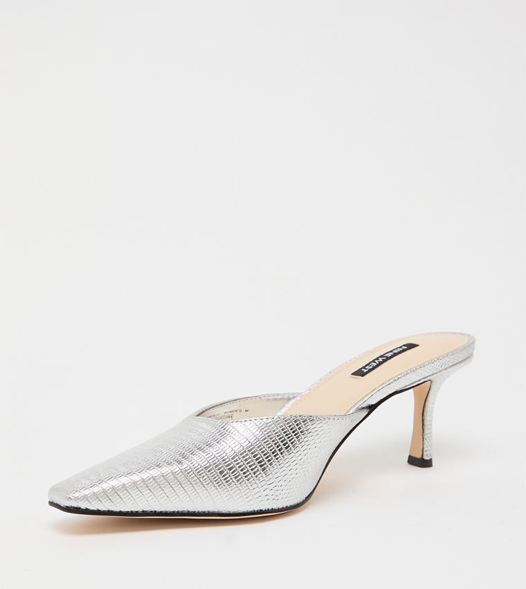 حذاء كامينلا بمقدمة مدببة 