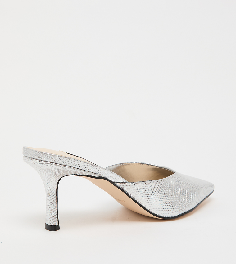 حذاء كامينلا بمقدمة مدببة 