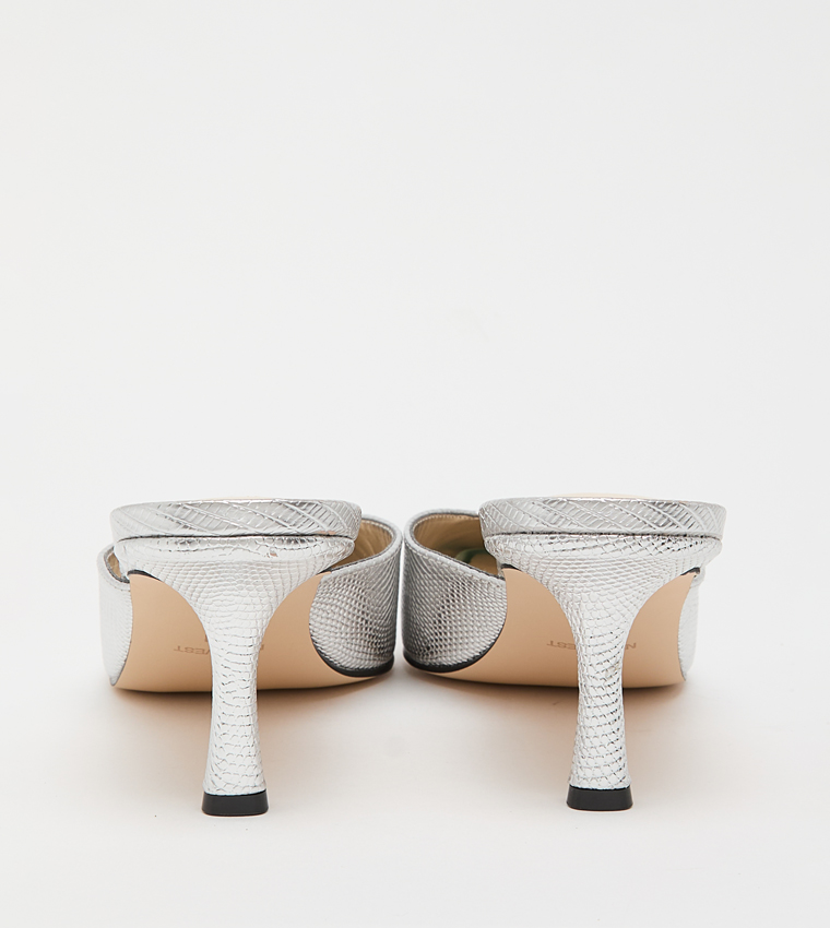 حذاء كامينلا بمقدمة مدببة 