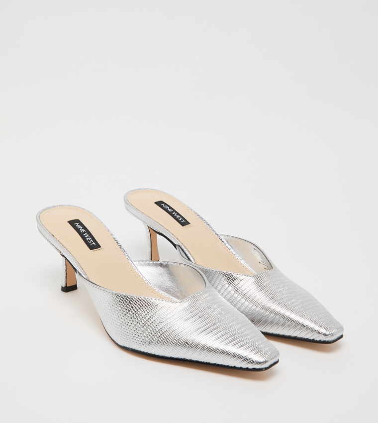 حذاء كامينلا بمقدمة مدببة 