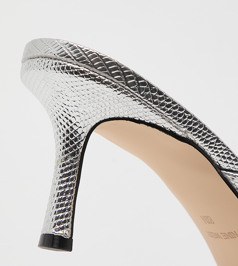 حذاء كامينلا بمقدمة مدببة 