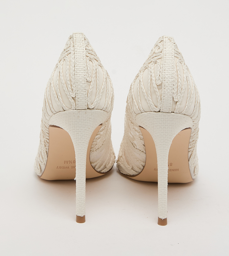 حذاء فريستا مطرز بمقدمة مدببة