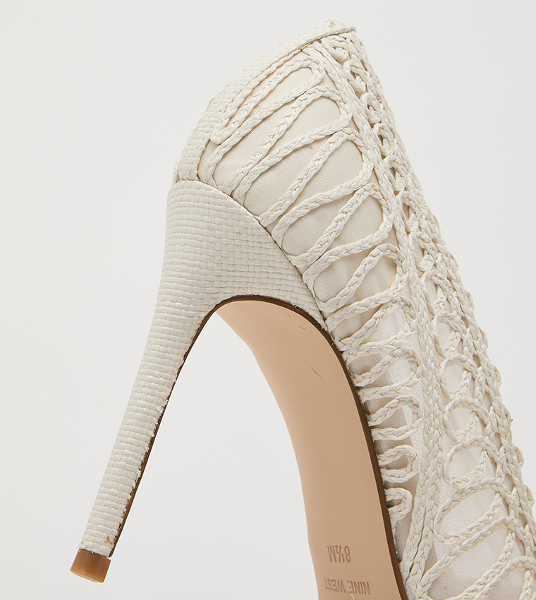 حذاء فريستا مطرز بمقدمة مدببة