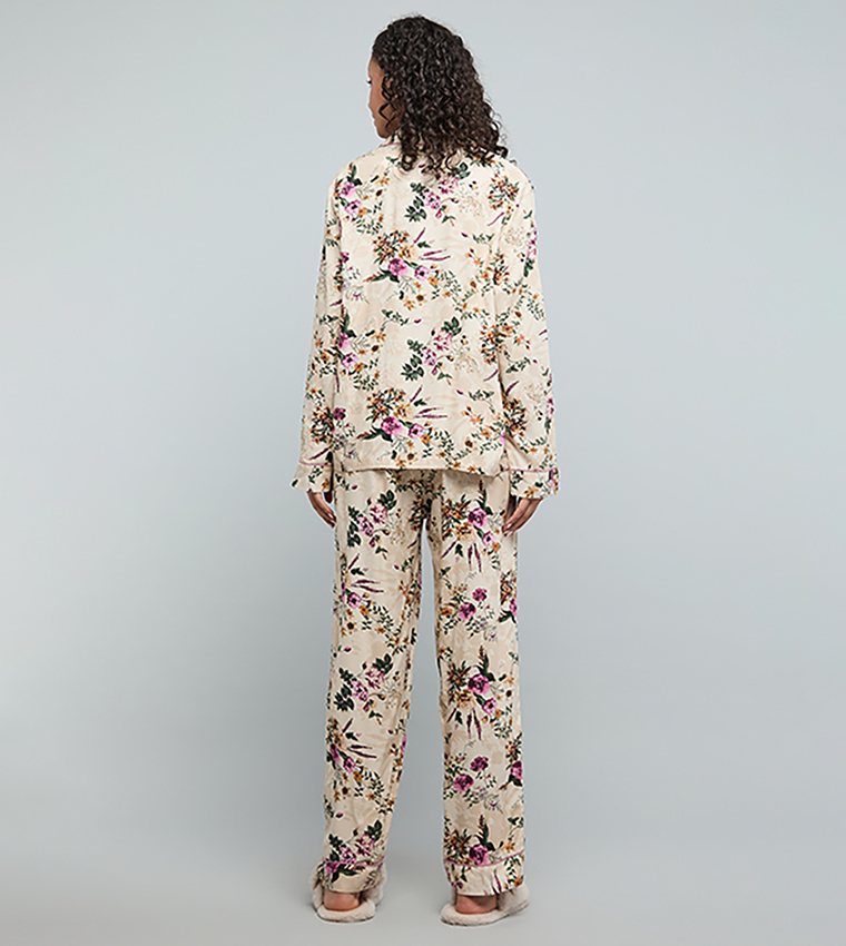 طقم بيجاما بطبعة بقبة ليبل