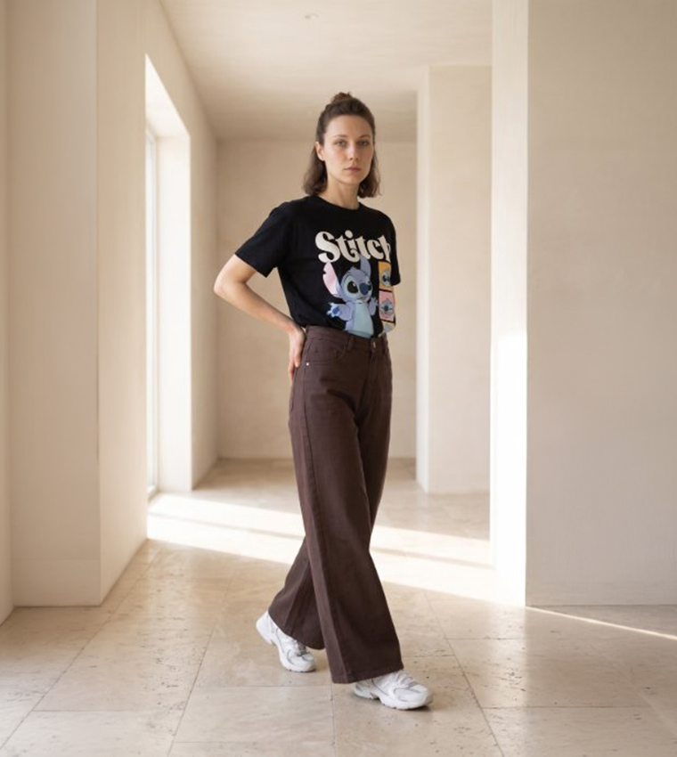 Solid Wide Leg Jeans with Button Closure