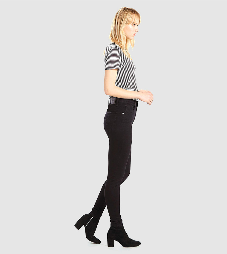 بنطال جينز ضيق