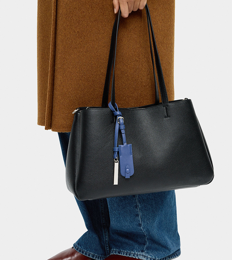 شنطة كتف بتفاصيل تعليقة