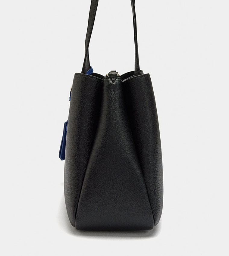 شنطة كتف بتفاصيل تعليقة