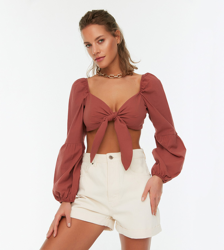 بلوزة بأكمام طويلة