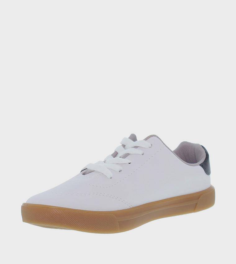 سنيكرز بمقدمة مستديرة ورباط 