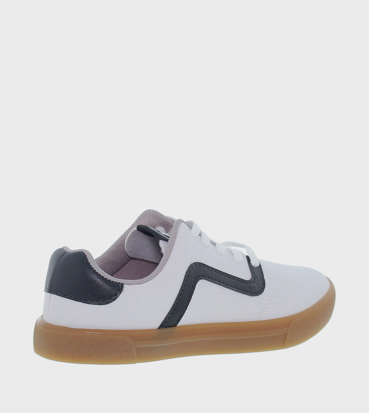 سنيكرز بمقدمة مستديرة ورباط 