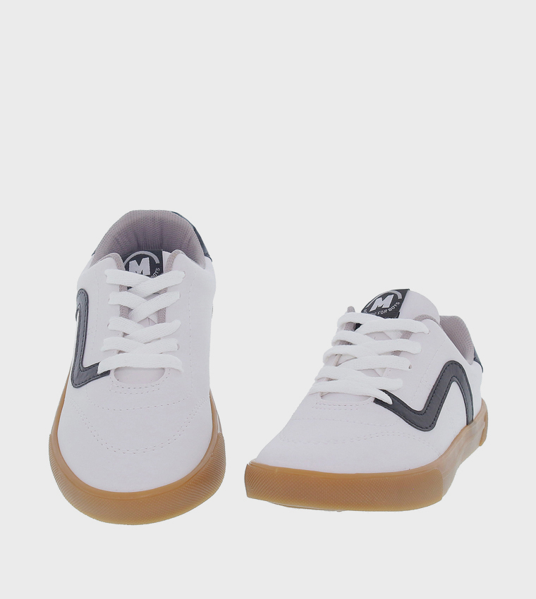 سنيكرز بمقدمة مستديرة ورباط 