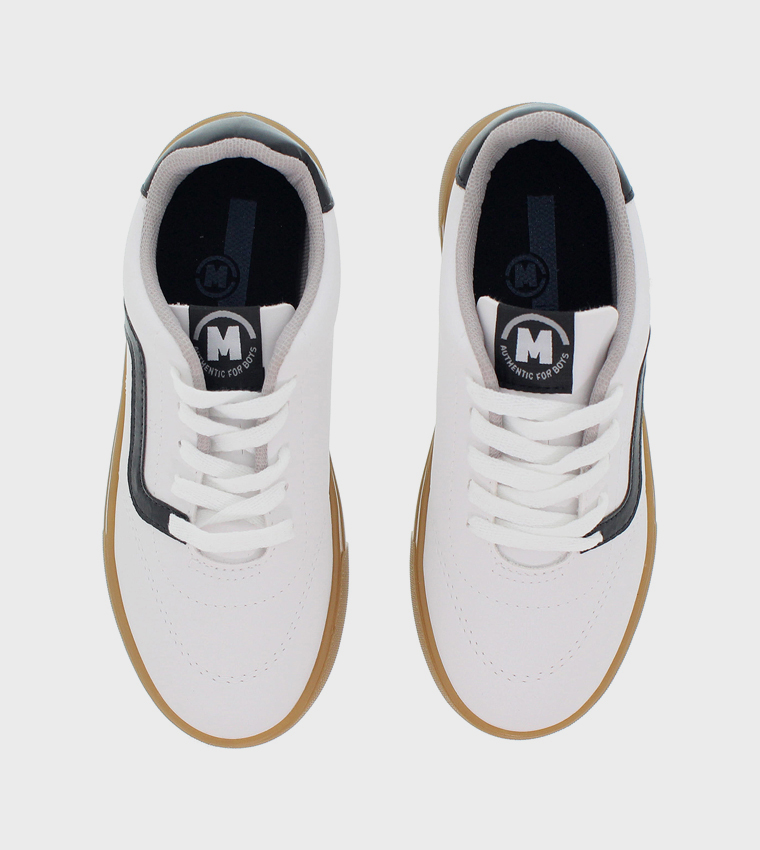 سنيكرز بمقدمة مستديرة ورباط 