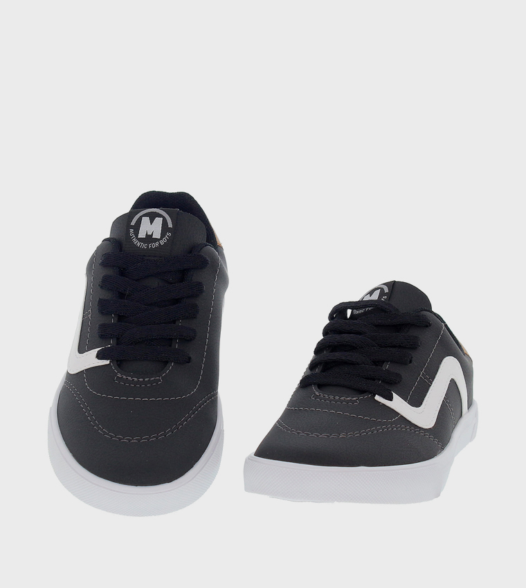 سنيكرز بمقدمة مستديرة ورباط 