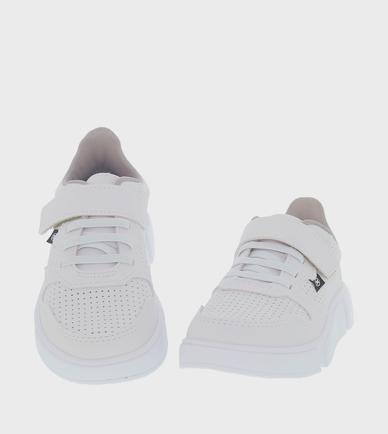 سنيكرز بمقدمة مستديرة وحزام فليكرو 