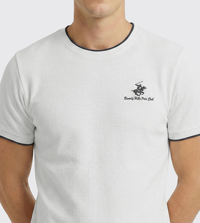 تيشيرت بقبة مستديرة بشعار