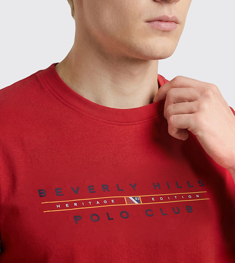 تيشيرت بقبة مستديرة بشعار