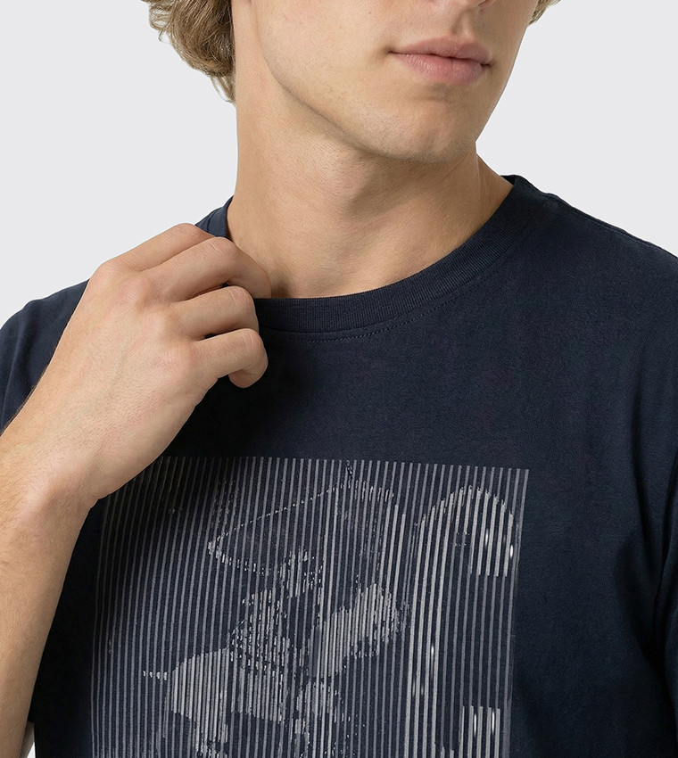 تيشيرت بقبة مستديرة بشعار