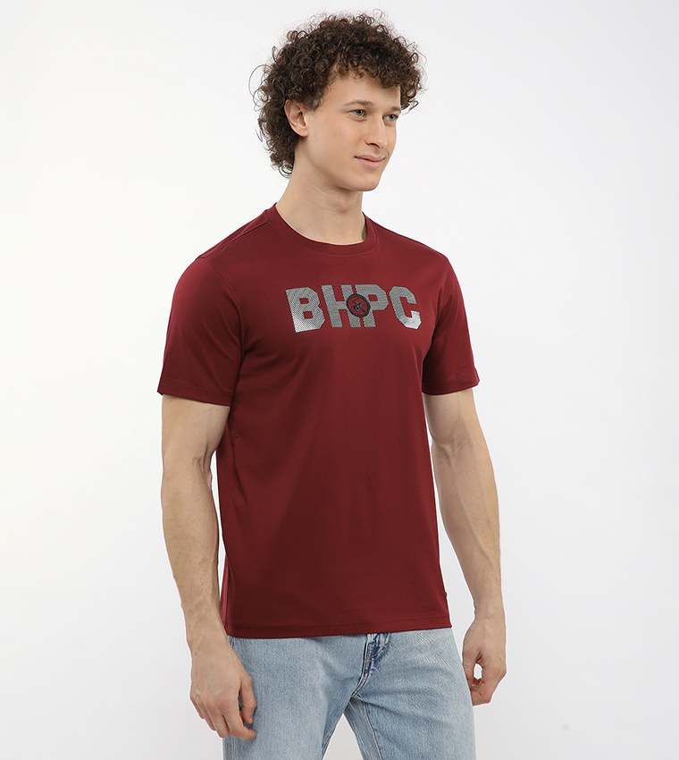 تيشيرت بطبعة شعار ورقبة مستديرة  