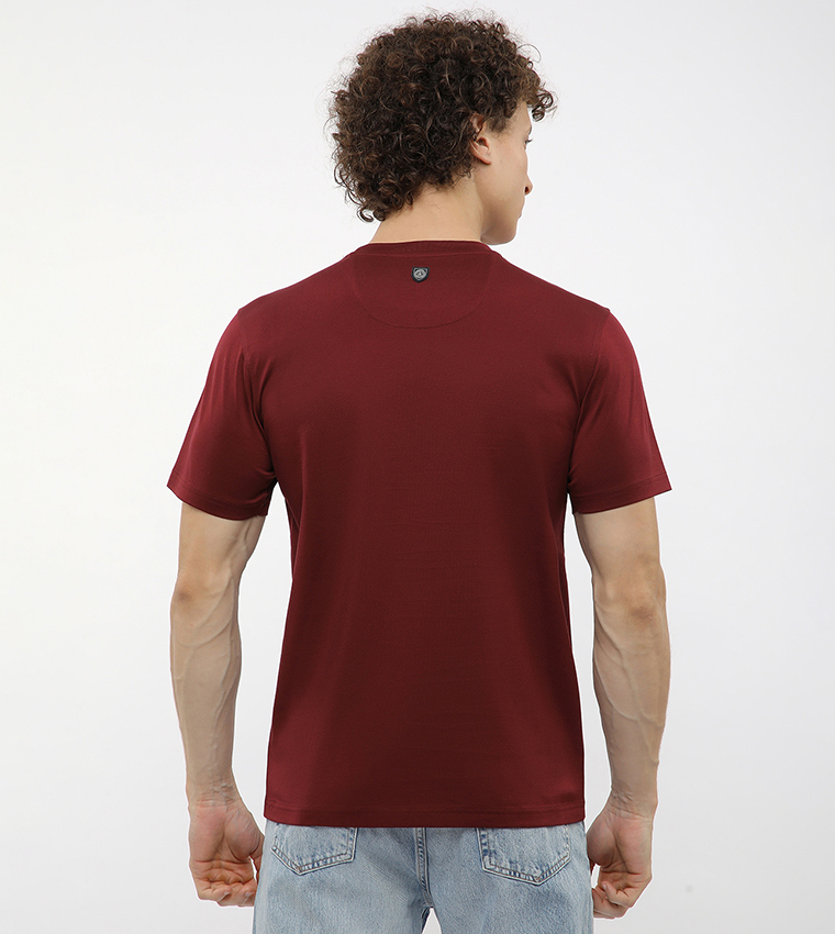 تيشيرت بطبعة شعار ورقبة مستديرة  