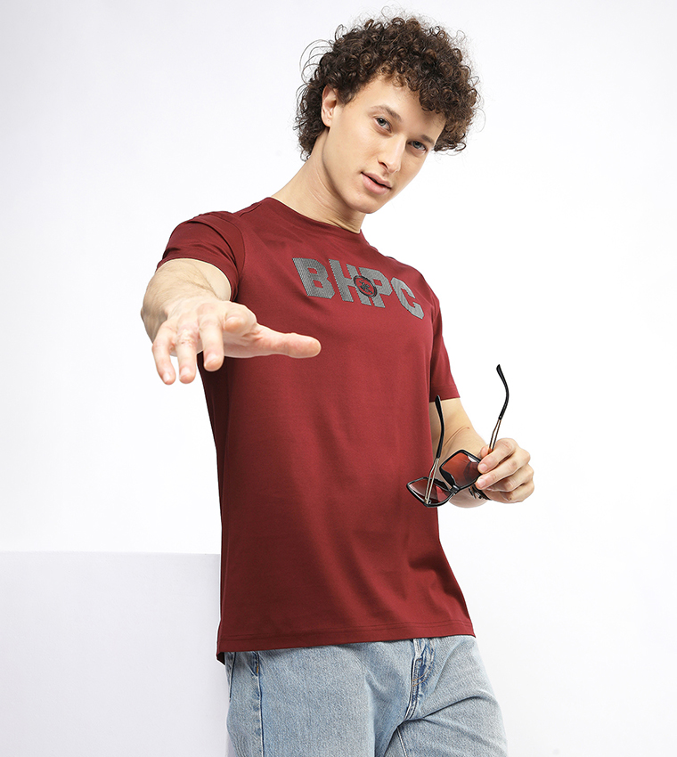 تيشيرت بطبعة شعار ورقبة مستديرة  