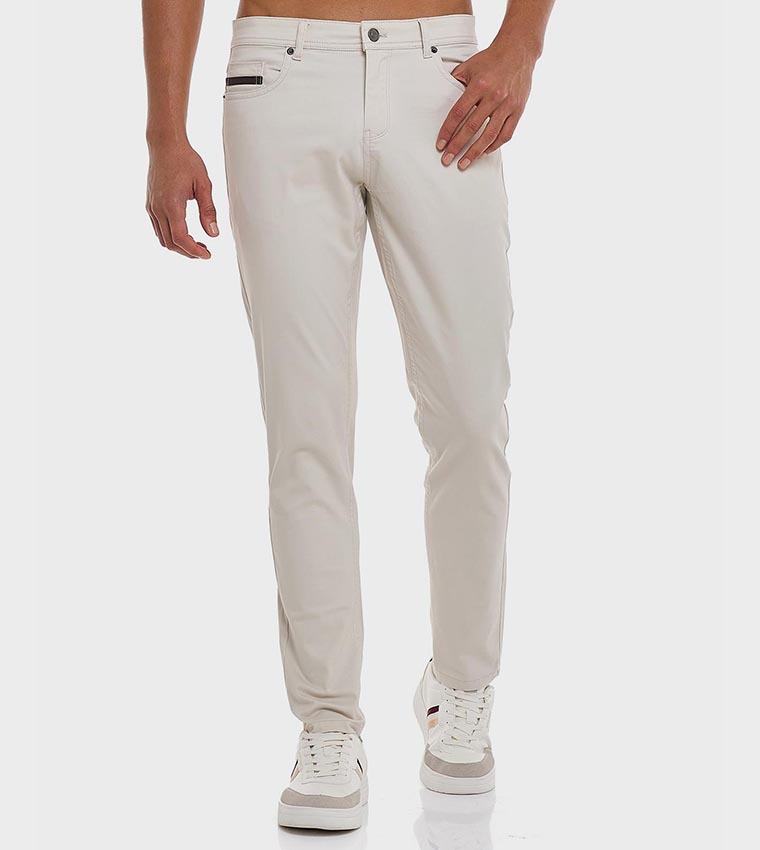 بنطال بقصة ضيقة سادة وزر   