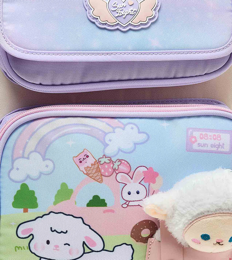 حقيبة ظهر مطرزة بسحاب   