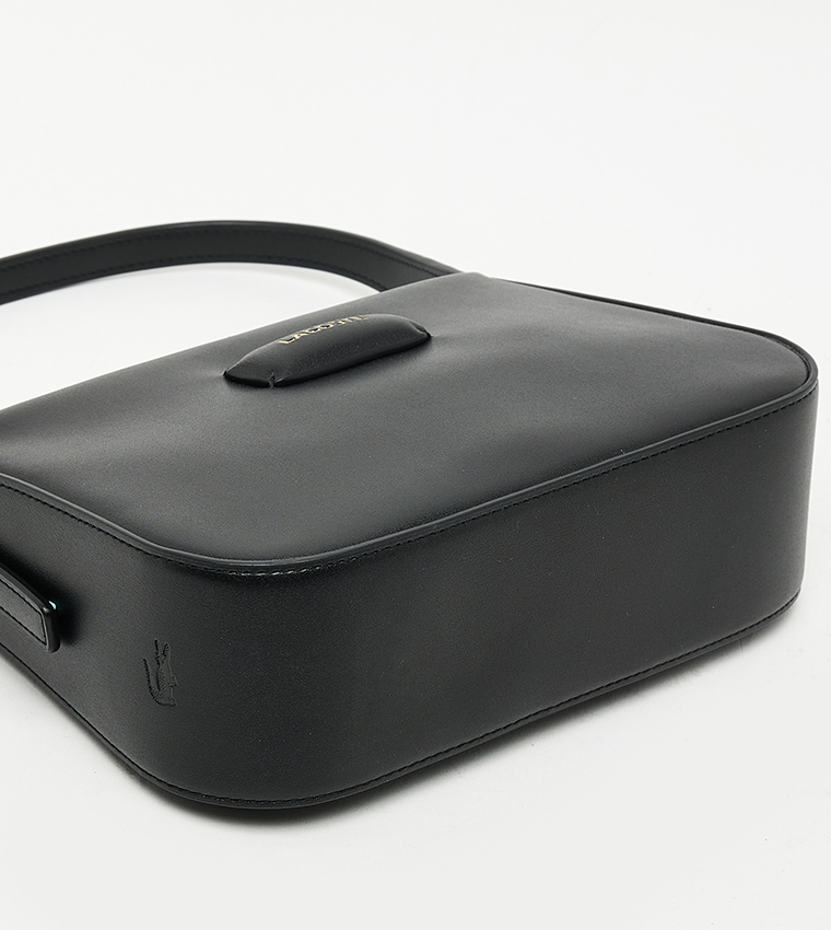 شنطة كتف بشعار وسحاب 