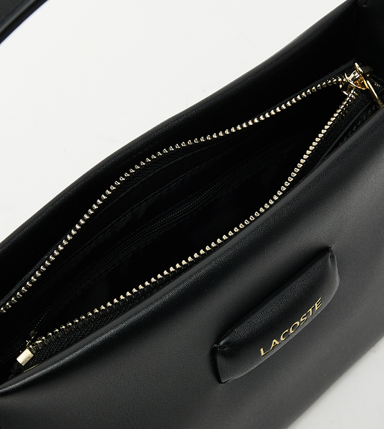 شنطة كتف بشعار وسحاب 