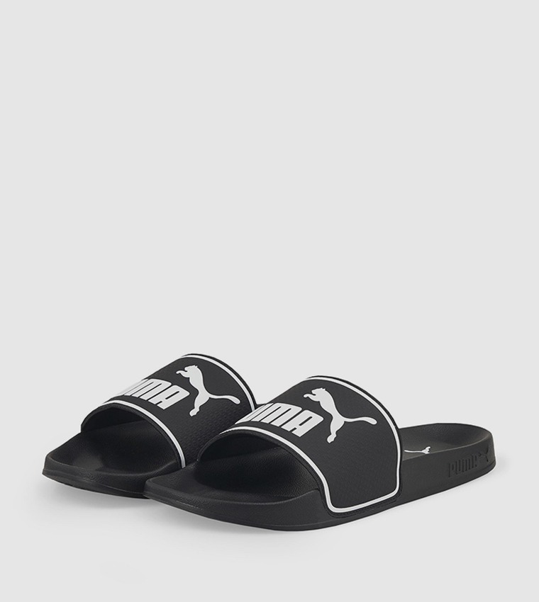 شبشب بشعار الماركة