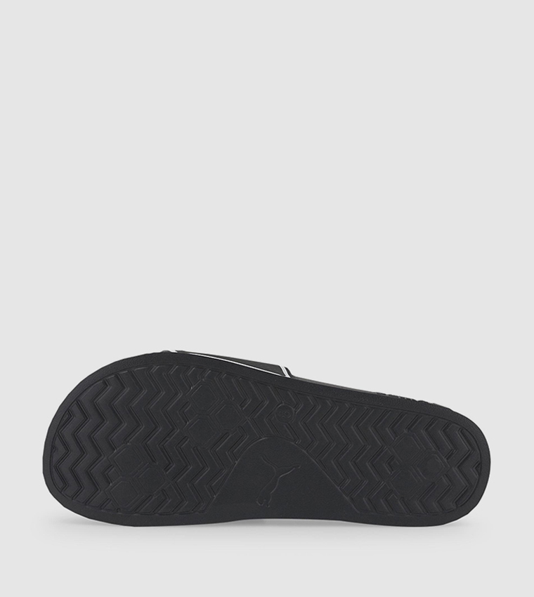 شبشب بشعار الماركة