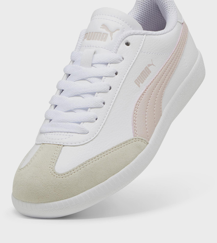 9-T Round Toe Lace-Up Sneakers