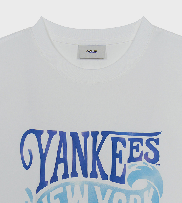 تيشيرت واسع بطبعة كم قصير 