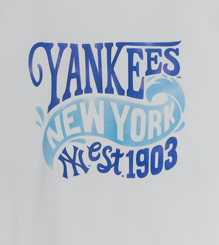 تيشيرت واسع بطبعة كم قصير 