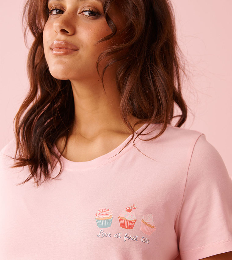 تيشيرت قطن بقبة مستديرة وطبعة 