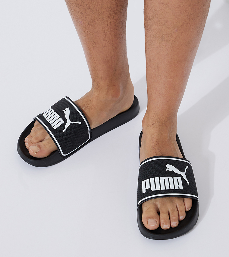 شبشب بشعار الماركة