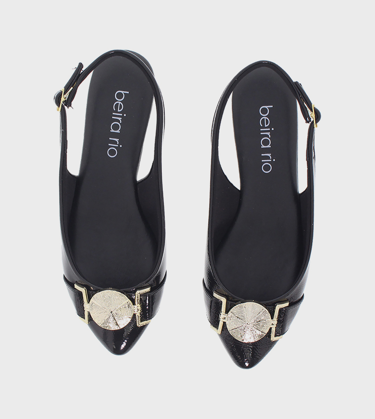 حذاء فلات بإكسسوار معدني وحزام خلفي 